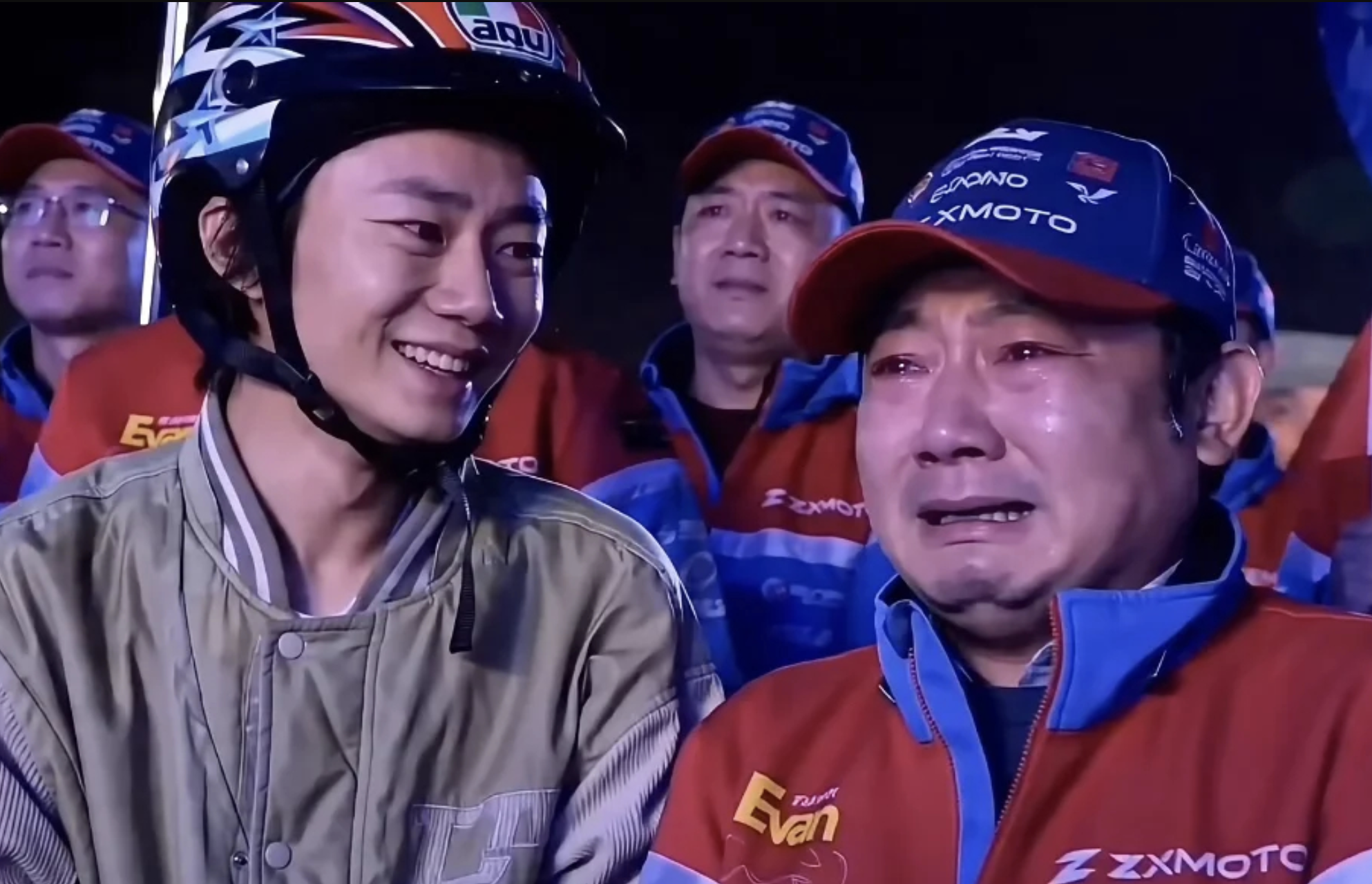 云体育入口-泪目!39岁张雪告诉19岁的自己:神也不过如此 钱够吃够穿就行了